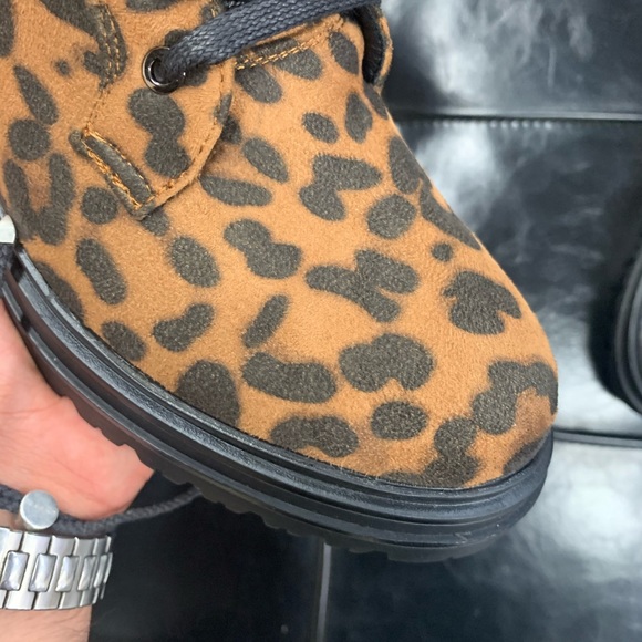 Women’s Lace Up Chunky Sole Ankle Boot in Leopard Faux Suede - Picture 4 of 15